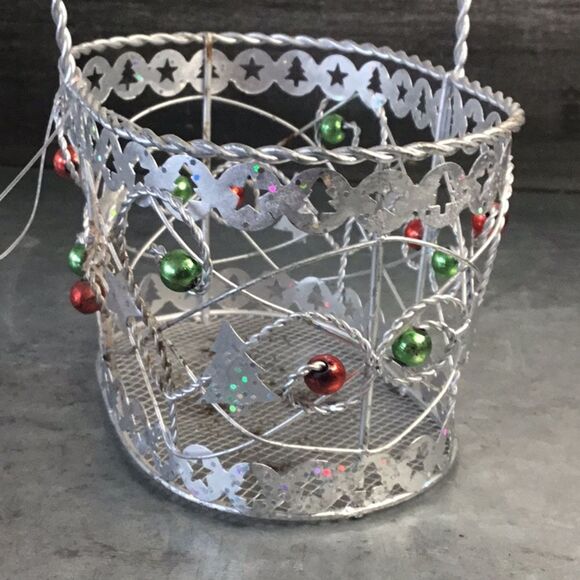 Silver oval Christmas basket with handle winter table decor - Picture 5 of 6